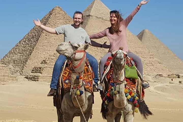 סיור במהלך עצירה מאתרי קהיר מנמל התעופה של קהיר