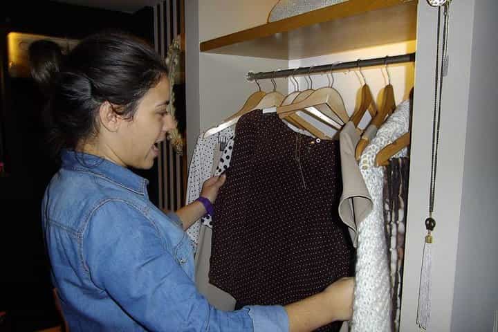 קנו עד שתפלו באתונה של חג המולד!