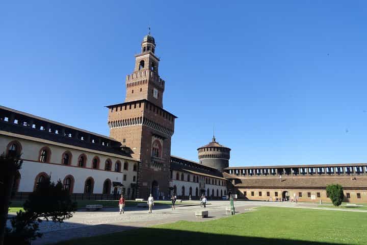 Milan City Tour with La Scala Theatre - Private tour