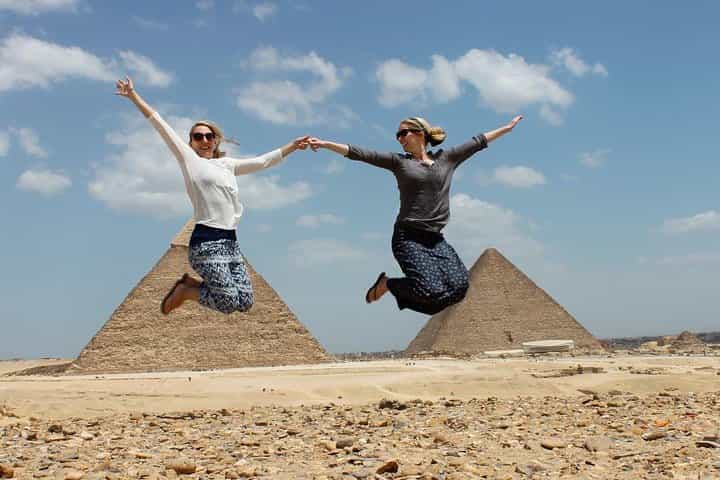 סיור במהלך עצירה מאתרי קהיר מנמל התעופה של קהיר