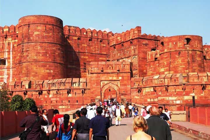 מניו דלהי: טיול יום פרטי לטאג' מאהל עם רכב ומדריך.