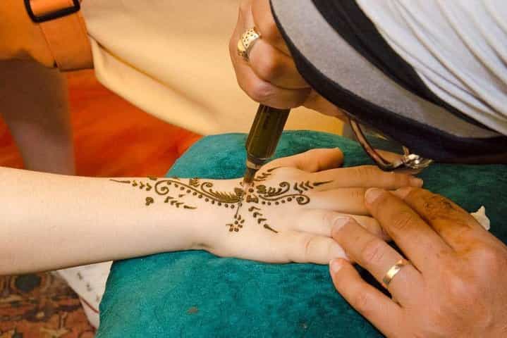 ארוחת ערב במדבר דובאי עם מופע ריקודי בטן