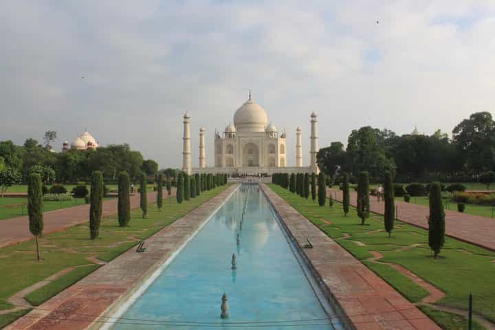 דלהי - סיור בבוקר המוקדם בטאג' מעאל ואגרה פורט עם ארוחת בוקר וצהריים.