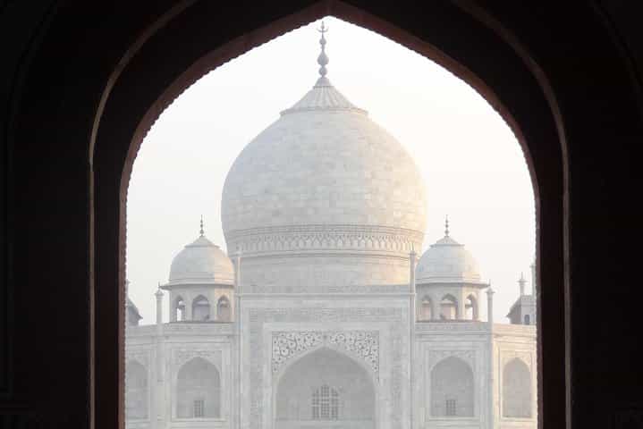 דלהי - סיור בבוקר המוקדם בטאג' מעאל ואגרה פורט עם ארוחת בוקר וצהריים.