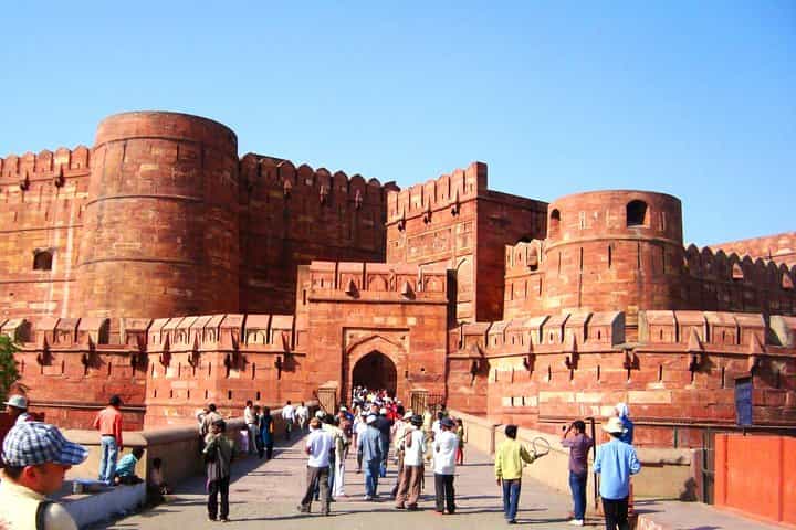 דלהי - סיור בבוקר המוקדם בטאג' מעאל ואגרה פורט עם ארוחת בוקר וצהריים.