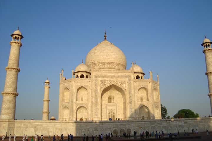 דלהי - סיור בבוקר המוקדם בטאג' מעאל ואגרה פורט עם ארוחת בוקר וצהריים.