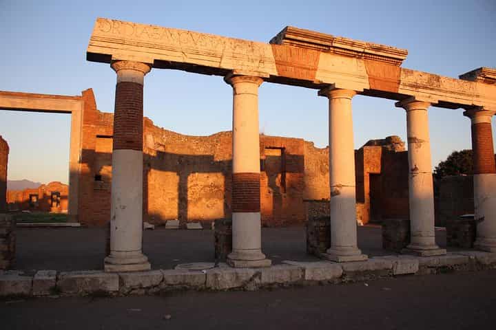 וילה צימברונה ברבלו ופומפיי