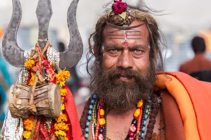 סיור ביום שייט בסירה בורנאסי ומקדשים עתיקים עם ארוחת בוקר