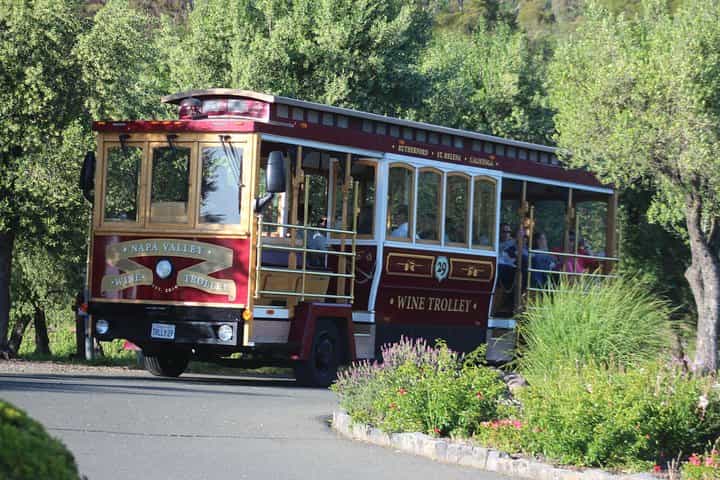 סיור קרון יין פתוח בעמק סונומה.