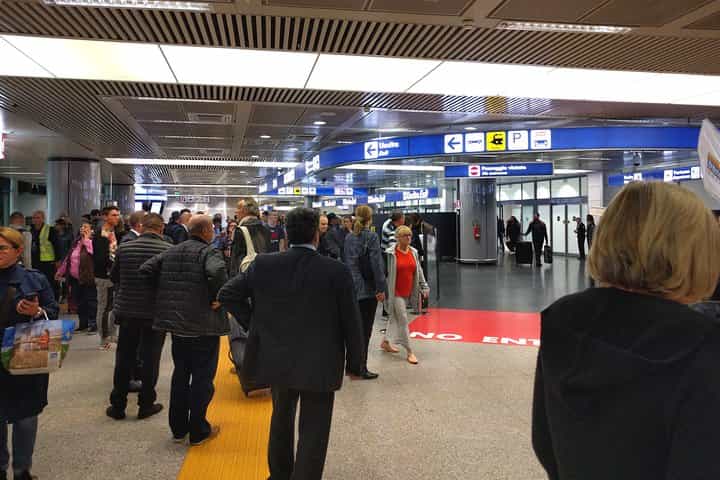 שדה התעופה רומא פיומיצינו (FCO): העברה פרטית לנמל צ'יביטווקיה (נמל הקרוזים של רומא).