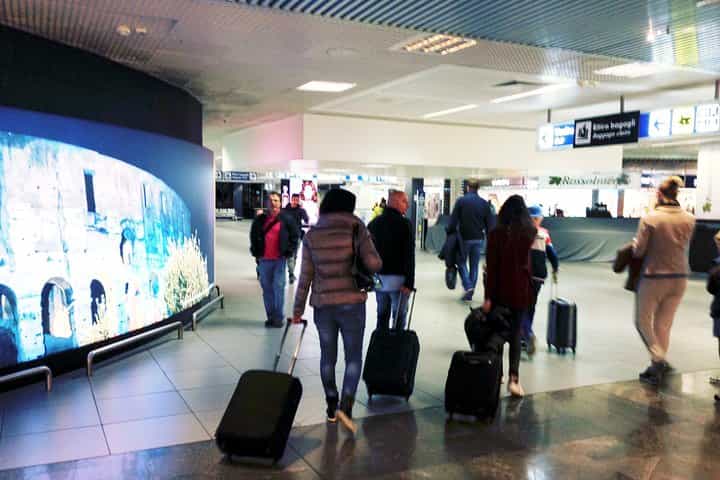 שדה התעופה רומא פיומיצינו (FCO): העברה פרטית לנמל צ'יביטווקיה (נמל הקרוזים של רומא).