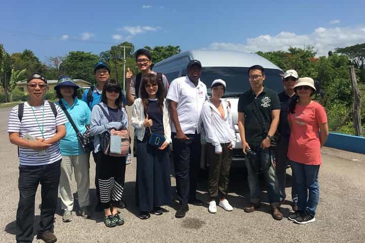  Airport Transfer To Hotels In Ocho Rios (Round-trip)