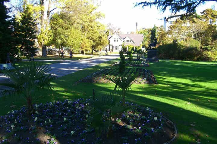 Akaroa Shore Excursion: Christchurch City Tour and Jet Boating