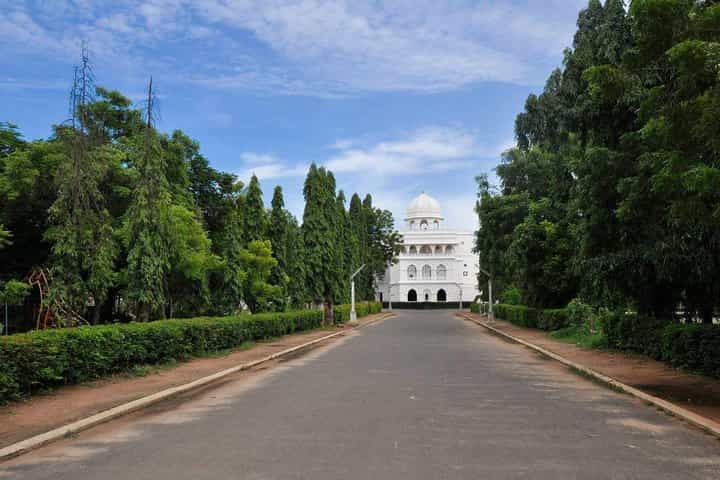 סיבוב פרטי: סיורי מאדרה עם מדריך