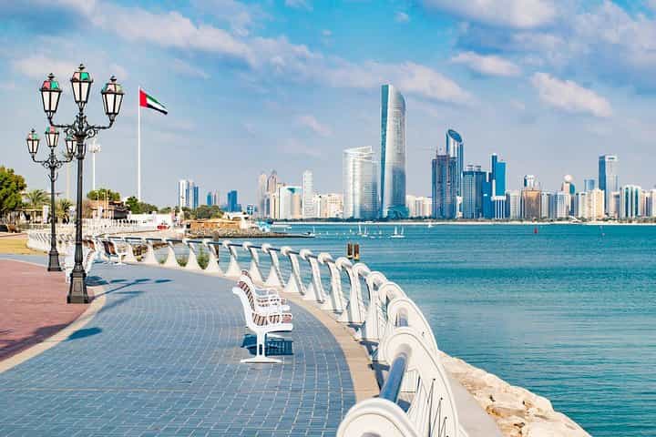 סיור עיר אבו דאבי עם מוזיאון הלובר מדובאי, קבוצות קטנות