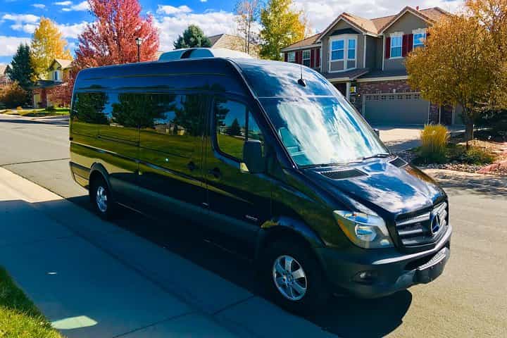 שירות רכב פרטי מאספן או סנואומס לשדה התעופה הבינלאומי בדנבר (DEN)