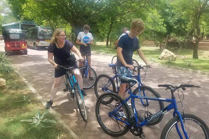 סיורים מסביב לסרי לנקה