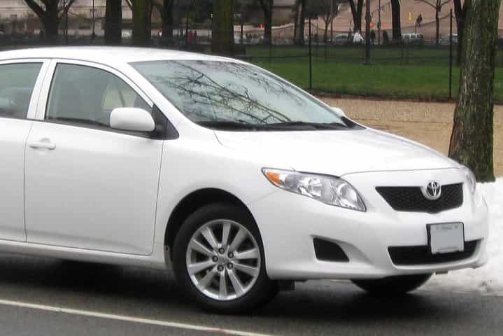 רכב סדאן להשכרה עם נהג פרטי