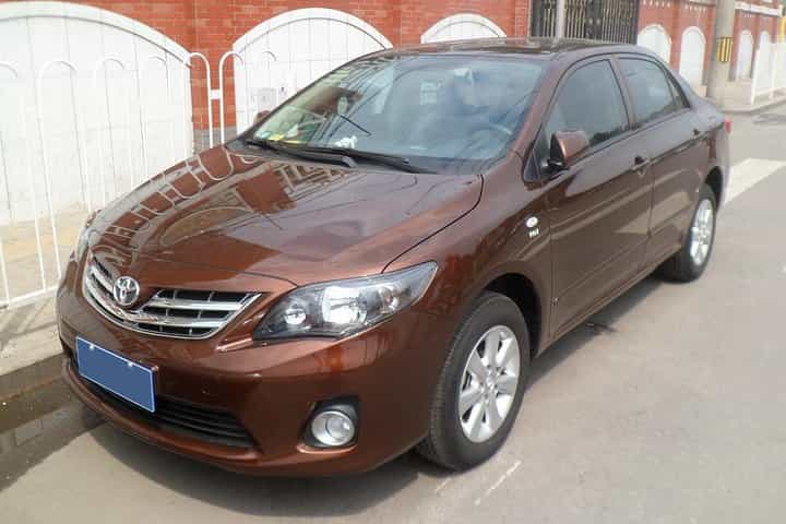 רכב סדאן להשכרה עם נהג פרטי