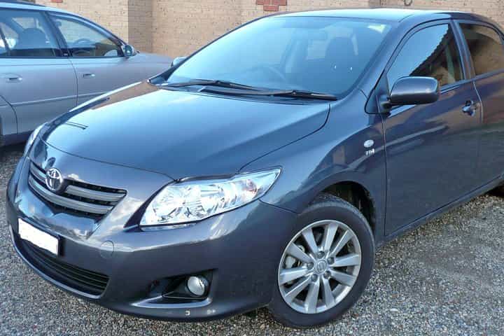 רכב סדאן להשכרה עם נהג פרטי