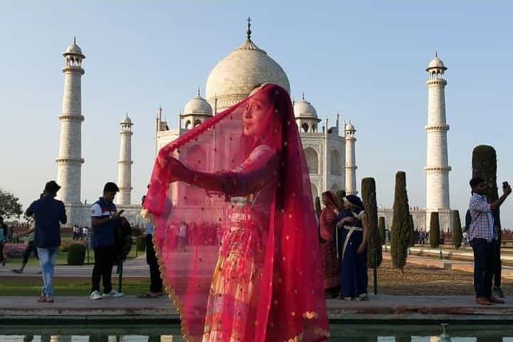 סיור בעיר אגרא מדלהי בקרון 2A ממוזג