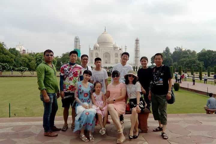 סיור בעיר אגרא מדלהי בקרון 2A ממוזג