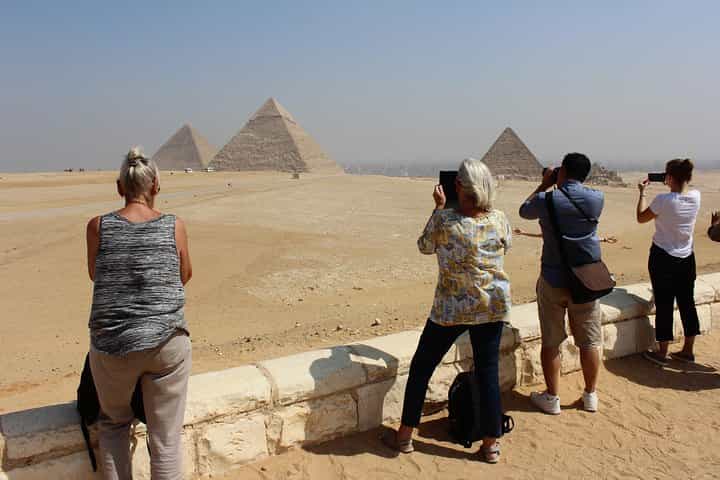  Day tour to the Pyramids and Egyptian Museum from Hurghada 