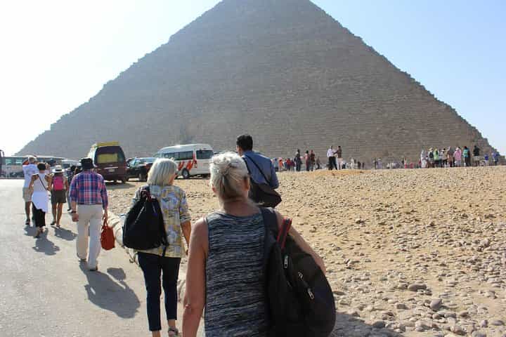  Day tour to the Pyramids and Egyptian Museum from Hurghada 