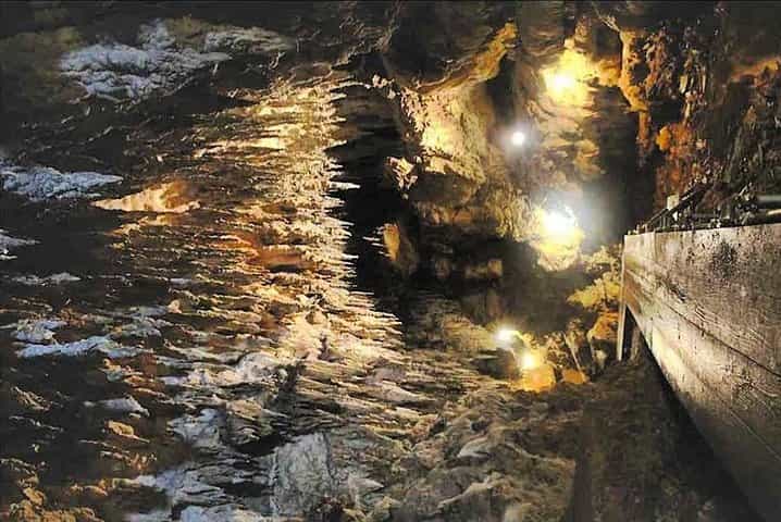 CAVE OKINAWA מערת גיר מסתורית שניתן ליהנות ממנה בקלות!