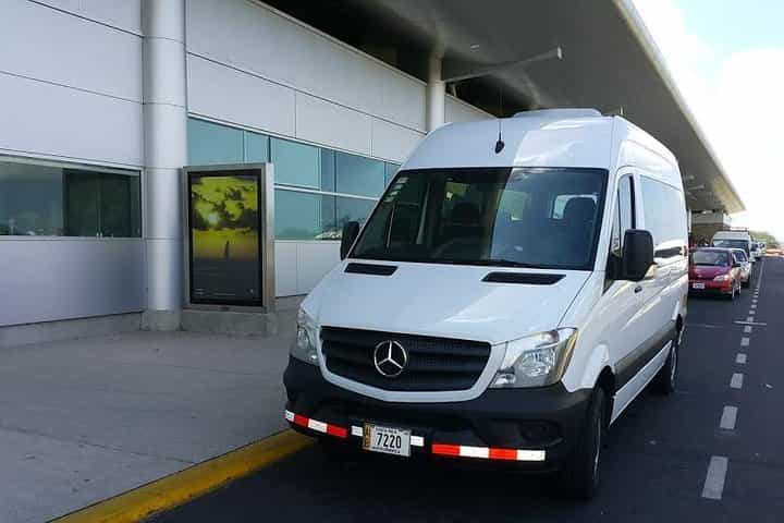 העברת הלוך ושוב משדה התעופה ליבריה לריו גואנקסטה, פאלאס