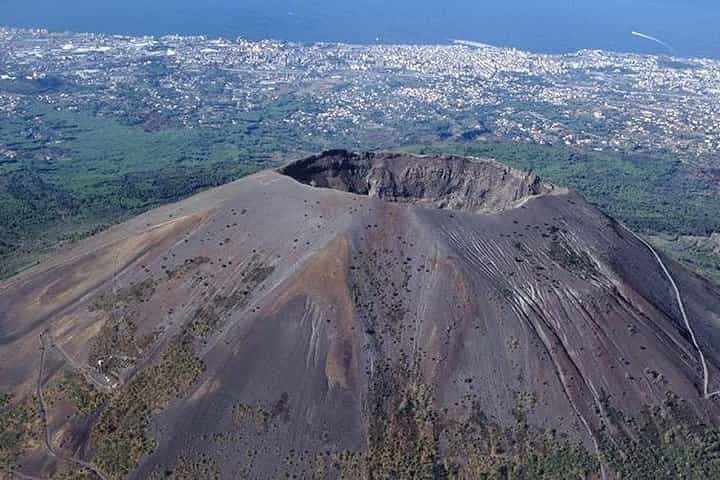 סיור בפארק הארכיאולוגי הרקליאום והר הגעש וזוב