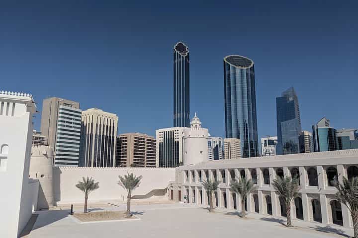 Private Abu Dhabi Downtown Walking tour with local Emirati 