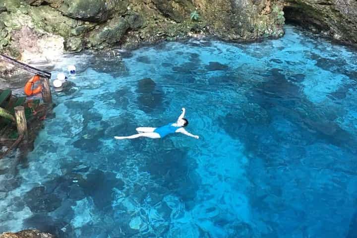 סיור משולב של מעיין מינרלים הכחול וחוות צמחי מרפא עם תחבורה