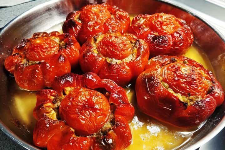 ארוחה מסורתית בולגרית ייחודית בבית ההארחה של אגם שבע רילה