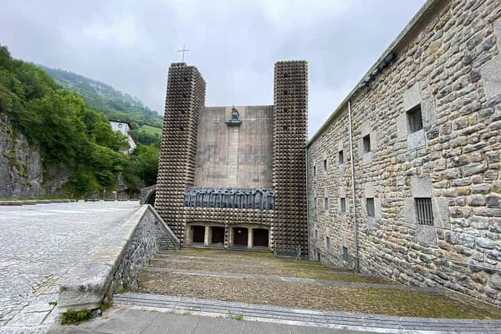 Private Aizkorri Full-Day Trek from San Sebastian