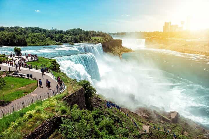 Private Transfer: Niagara Falls to Toronto Airport YYZ by SUV