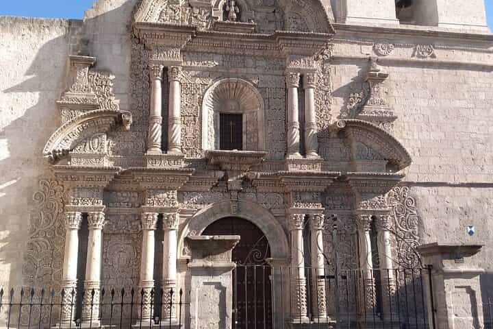 סיור רגלי בארקיפה: היסטוריה, אגדות ומסתורין