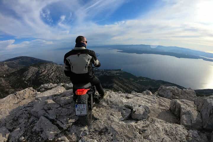 שכרו BMW r1250 GS או דוקאטי מוליטסטרדה וחקרו את חוף הקרואטיה והאיים
