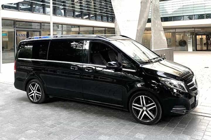 Private Transfer: Niagara Falls to Toronto Airport YYZ by SUV
