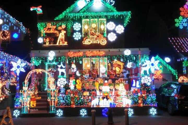 New York Christmas Lights and Dyker Heights Tour