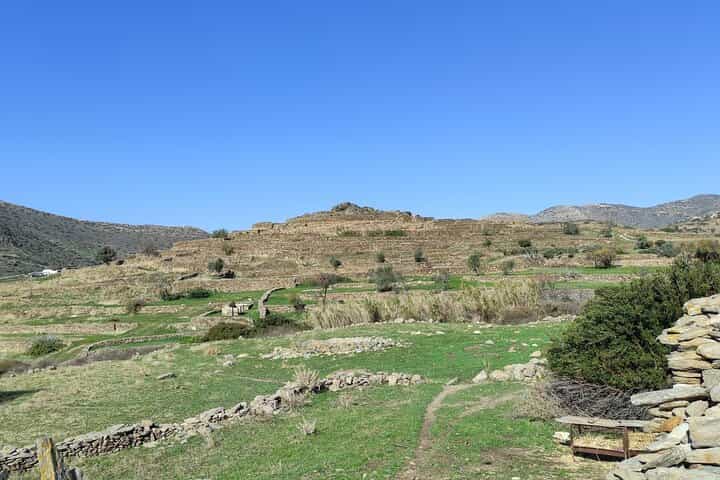 סיורי טיול רגלי באי איוס: גלו את איוס הלא נחשף