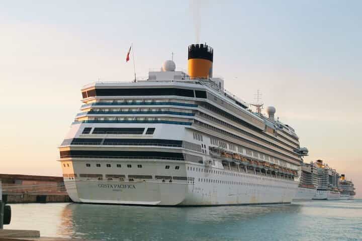 שדה התעופה רומא פיומיצינו (FCO): העברה פרטית לנמל צ'יביטווקיה (נמל הקרוזים של רומא).