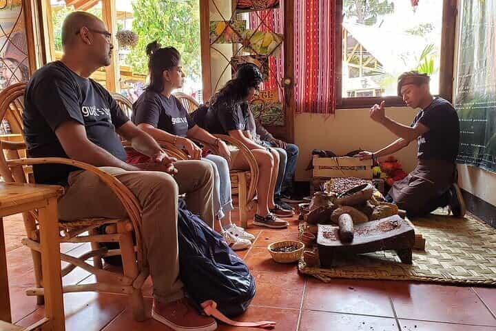 אגם אטיטלאן, סיור בשלושה כפרים מאיאנים