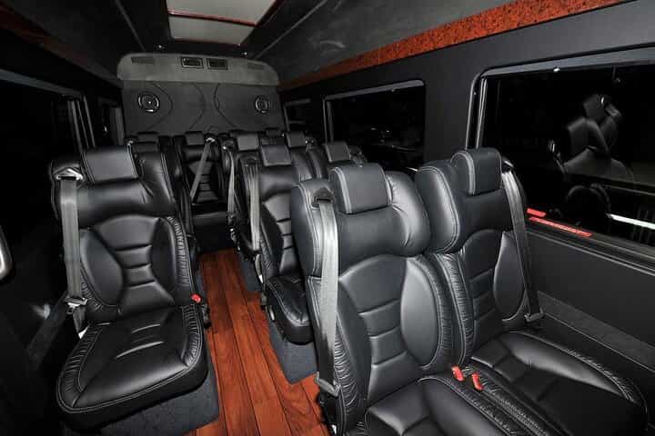 Private Minibus Round Trip Honolulu Airport HNL to/from Honolulu