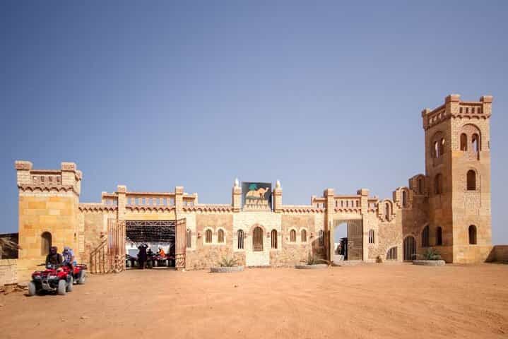 טיול ספארי מדברי בשקיעה על אופנוע ים מחורגדה