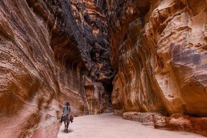 Petra & Wadi Rum 2-Day Journey of Round-Trip Transport from Amman