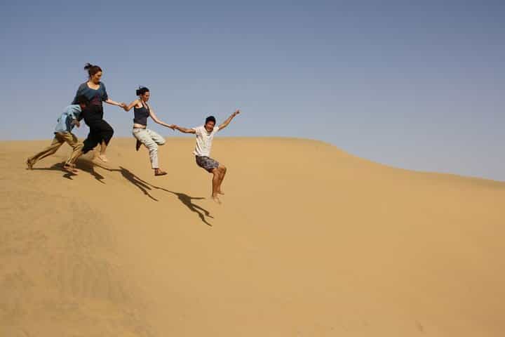 ארוחת ערב פרטית בגבעות הדיונות של ג'ייסלמר.