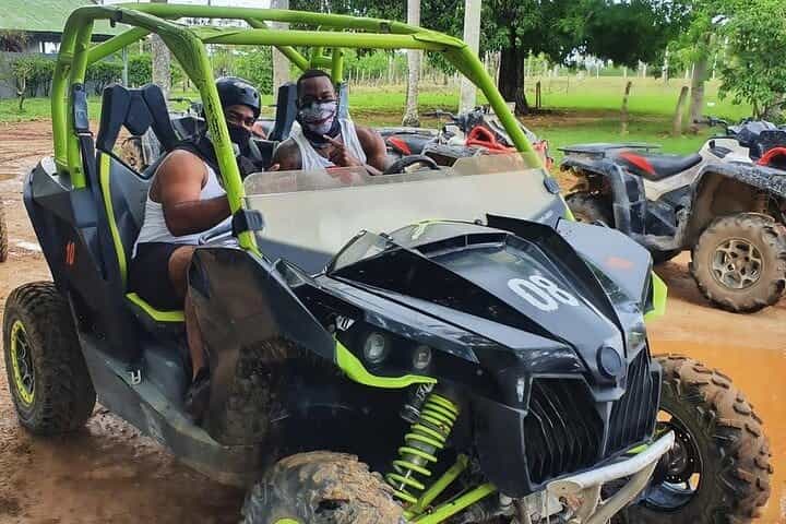 פעילויות 3 באחד בפונטה קנה: טרקראוס, רכיבת סוסים ופאראסיילינג