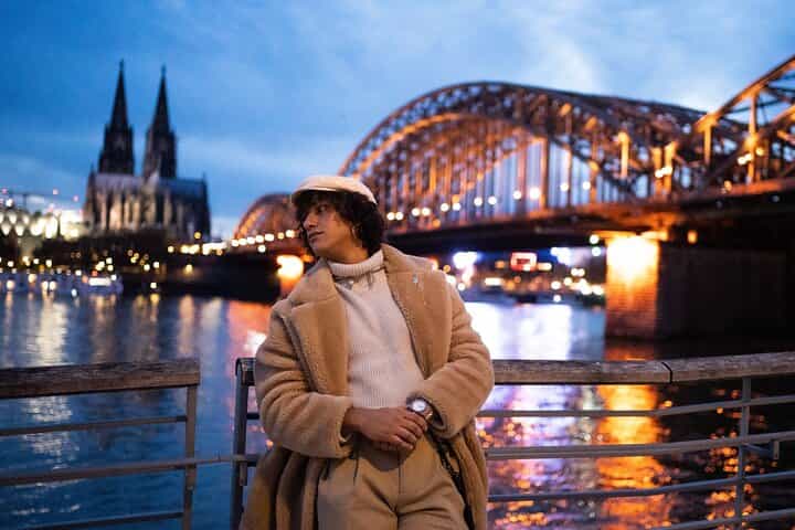 Private Vacation Photoshoot with Photographer in Cologne