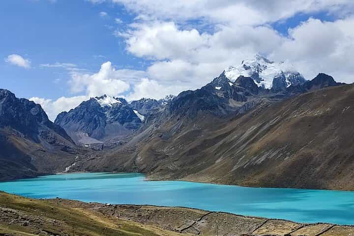 Exclusive Ausangate Paradise: Untouched Lagoons & Thermal Waters